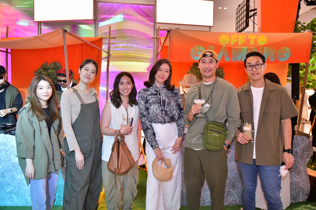 WOMEN’S FASHION OFF TO GLAMPING 2022