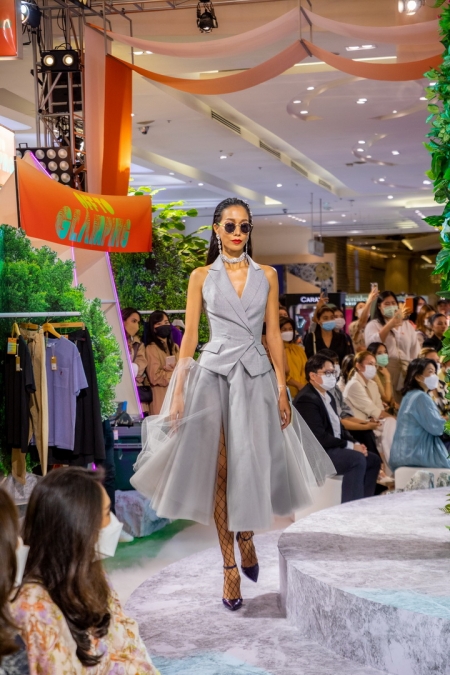 WOMEN’S FASHION OFF TO GLAMPING 2022