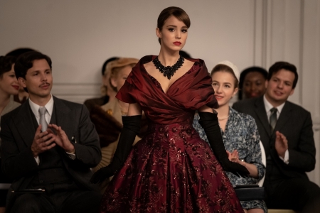  Dior ส่งกูตูร์ยุค 50 ให้สายแฟชั่นตื่นตาใน ‘Mrs. Harris Goes to Paris’ ฉายแล้ววันนี้ในโรงภาพยนตร์