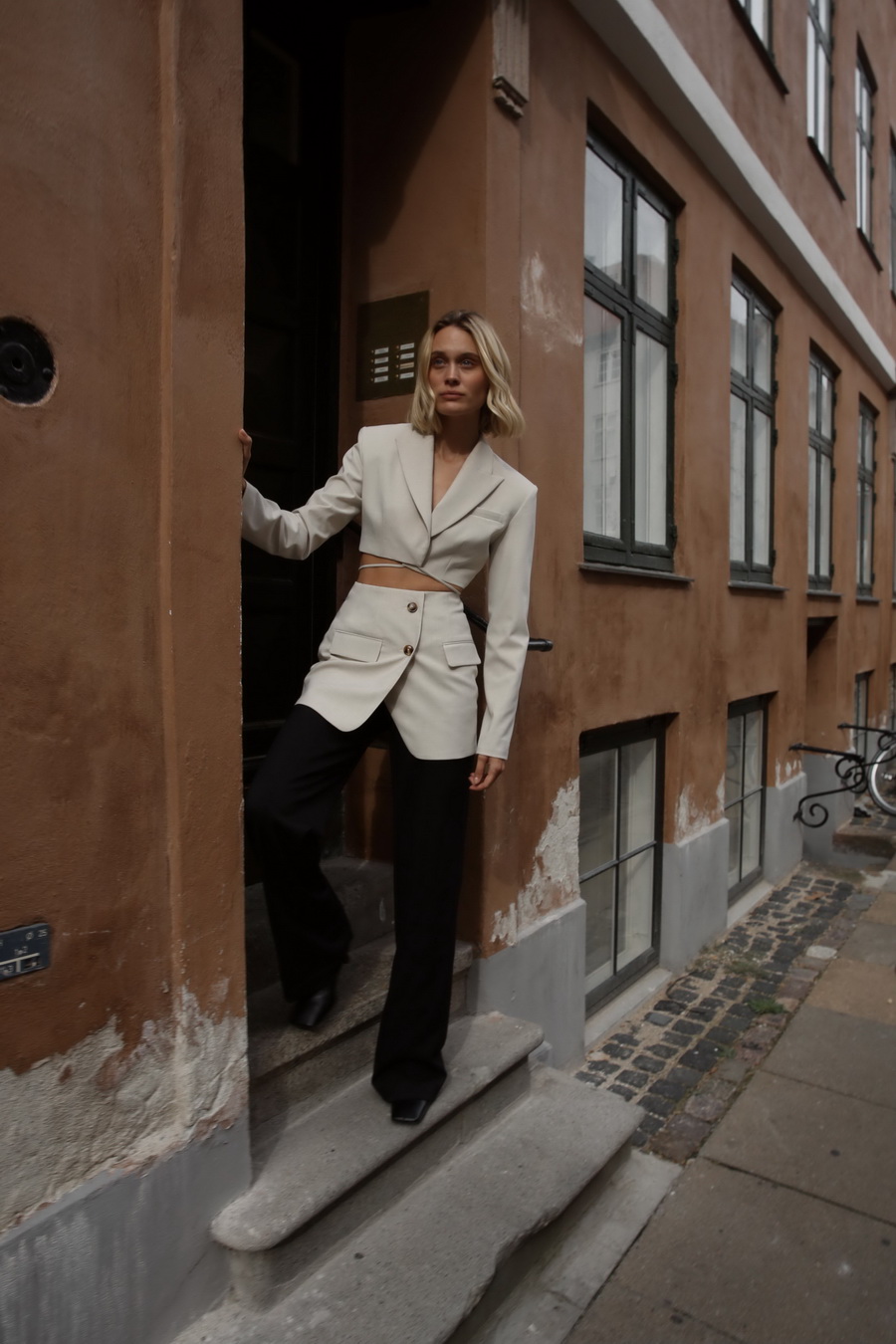 URBANITE คอลเลกชั่นฟอลล์/วินเทอร์ 2022 จาก CANITT แบรนด์เสื้อผ้าสตรีสุดหรู 