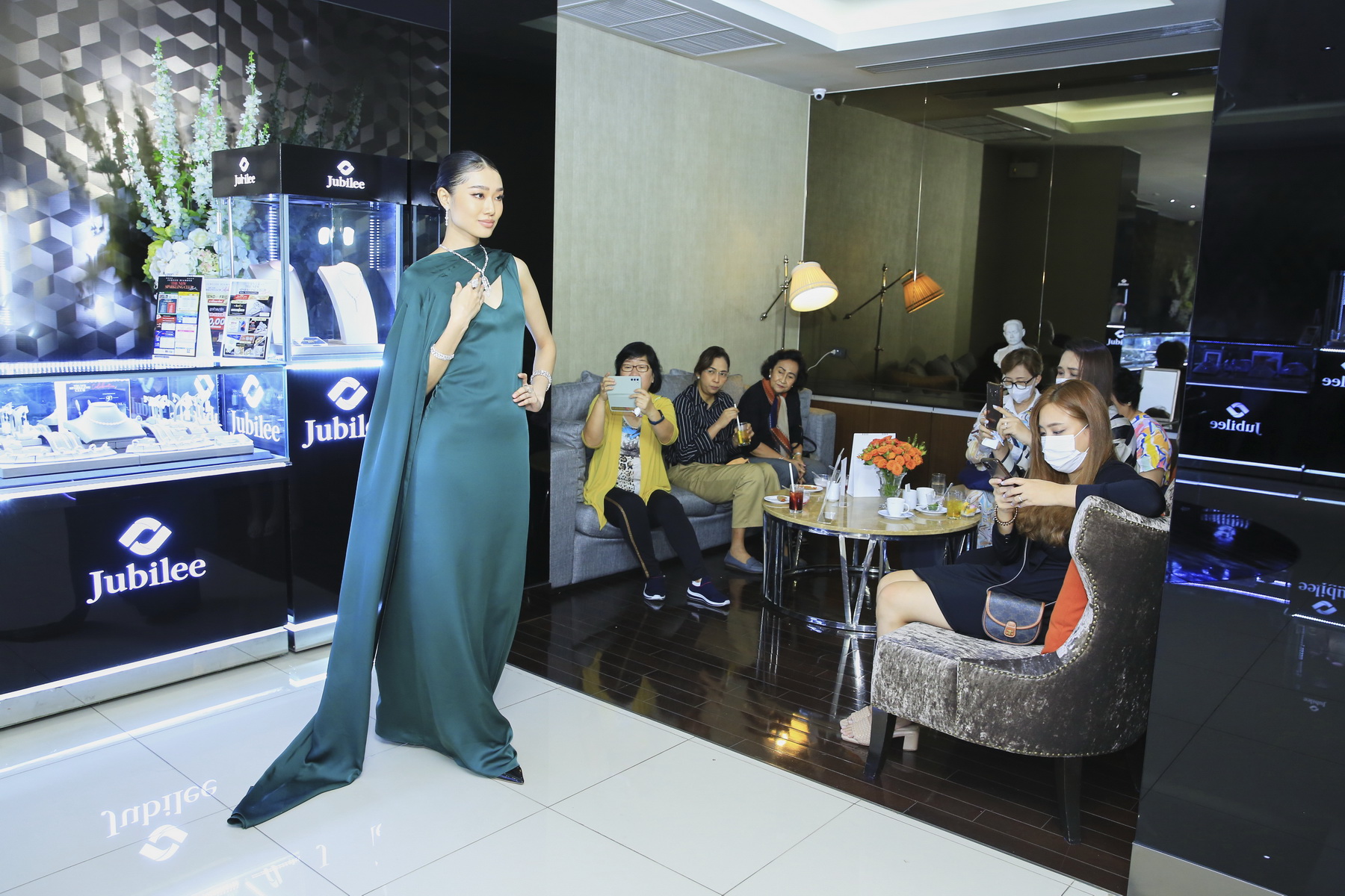 The New Sparkling Club Celebration