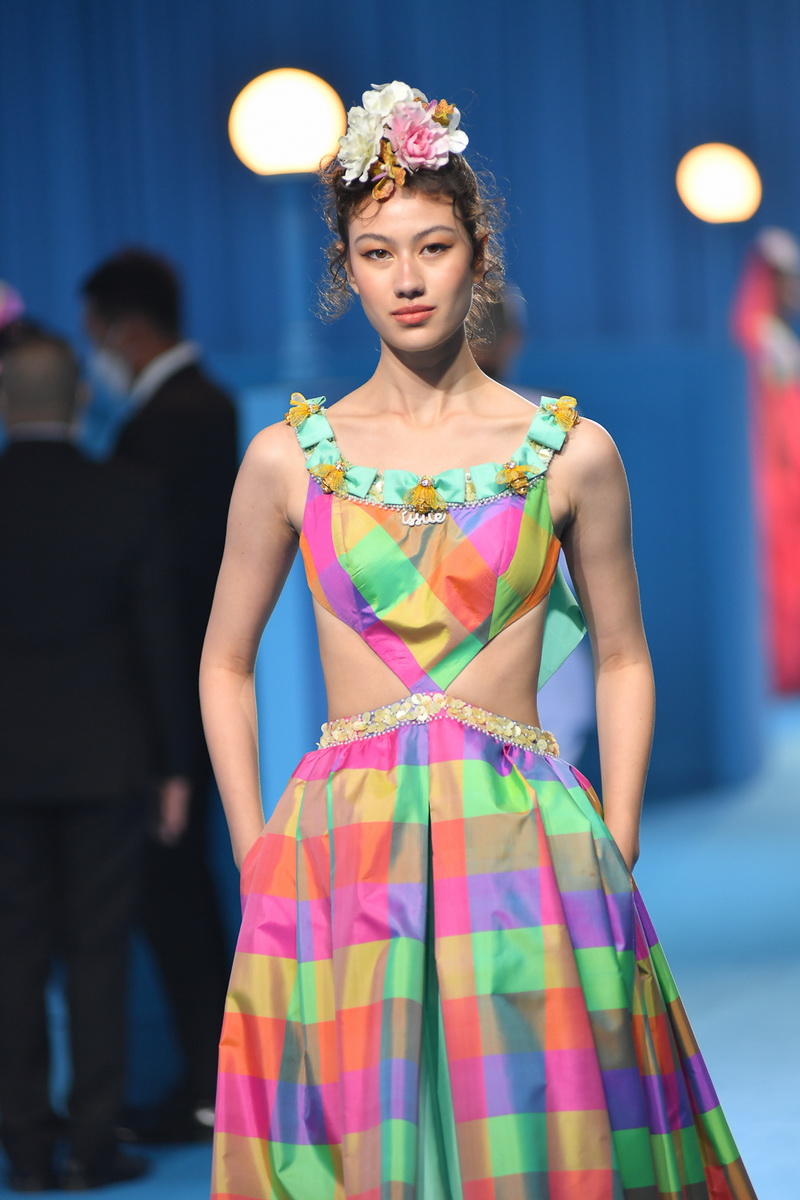 สมเด็จพระเจ้าลูกเธอ เจ้าฟ้าสิริวัณณวรี นารีรัตนราชกัญญา เสด็จพระราชทานรางวัลผู้ชนะการประกวดผ้าลายพระราชทาน ในงานเทศกาลไหมไทย 2565