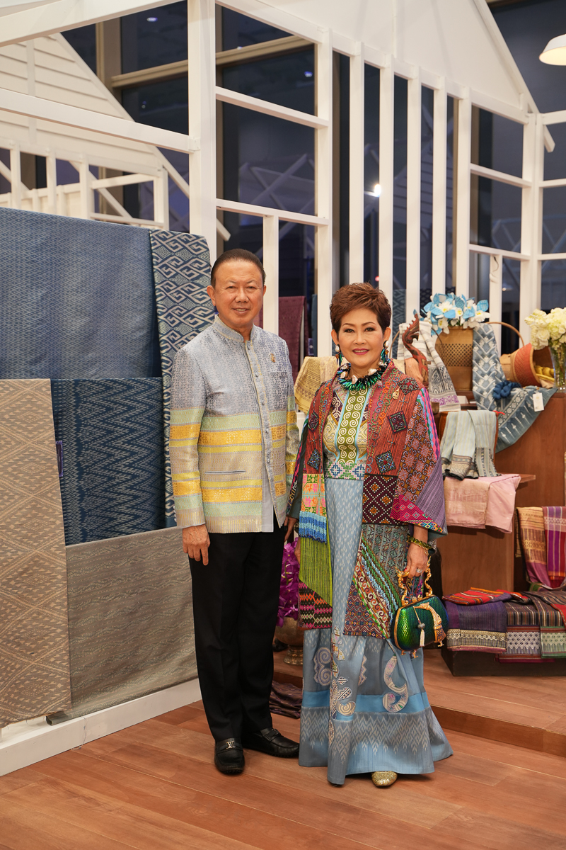 สมเด็จพระเจ้าลูกเธอ เจ้าฟ้าสิริวัณณวรี นารีรัตนราชกัญญา เสด็จพระราชทานรางวัลผู้ชนะการประกวดผ้าลายพระราชทาน ในงานเทศกาลไหมไทย 2565