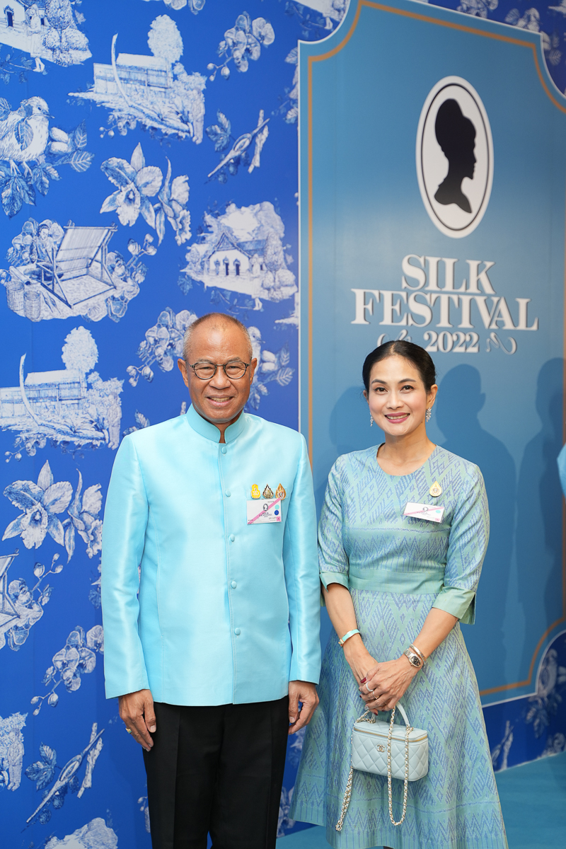 สมเด็จพระเจ้าลูกเธอ เจ้าฟ้าสิริวัณณวรี นารีรัตนราชกัญญา เสด็จพระราชทานรางวัลผู้ชนะการประกวดผ้าลายพระราชทาน ในงานเทศกาลไหมไทย 2565