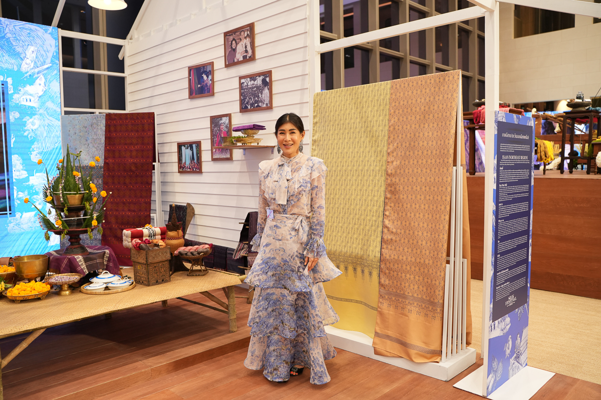 สมเด็จพระเจ้าลูกเธอ เจ้าฟ้าสิริวัณณวรี นารีรัตนราชกัญญา เสด็จพระราชทานรางวัลผู้ชนะการประกวดผ้าลายพระราชทาน ในงานเทศกาลไหมไทย 2565