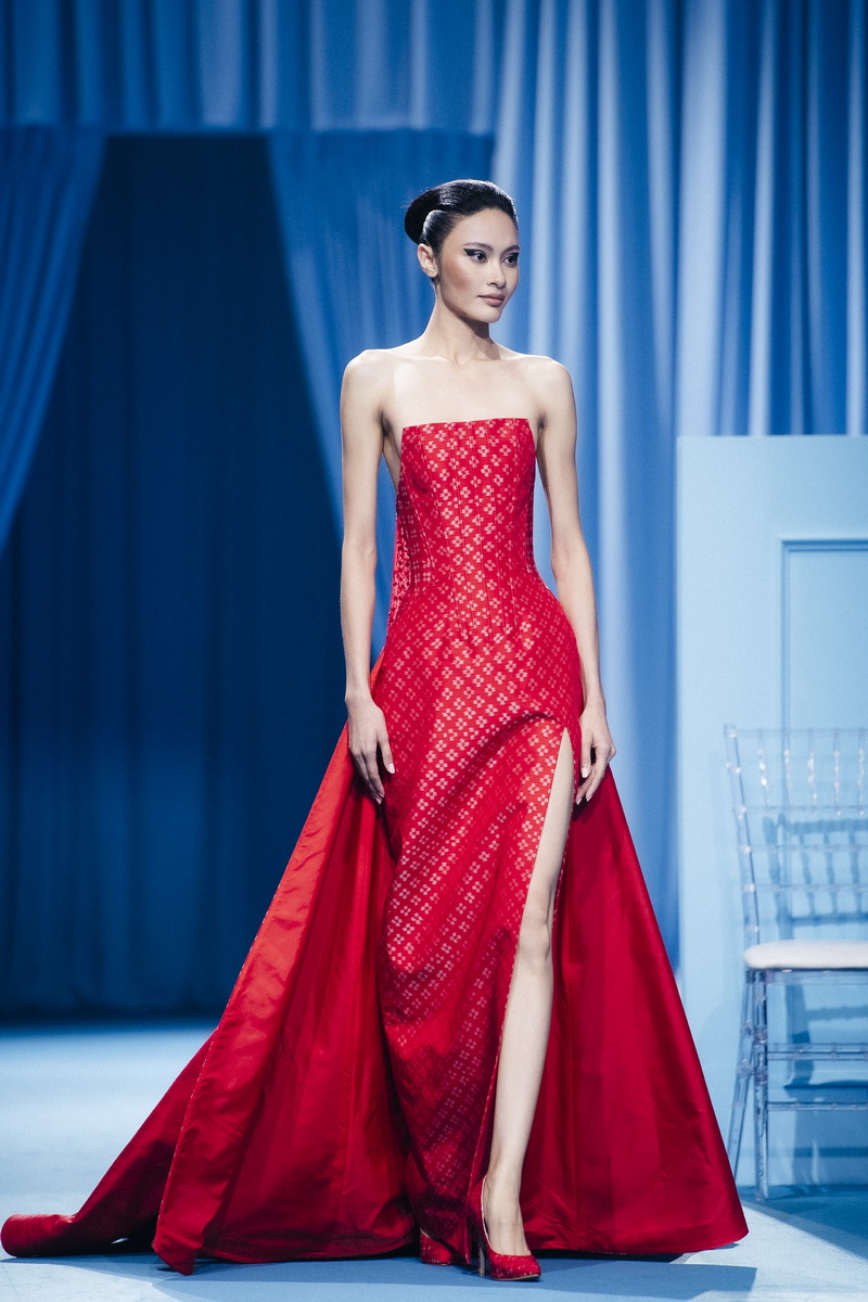 สมเด็จพระเจ้าลูกเธอ เจ้าฟ้าสิริวัณณวรี นารีรัตนราชกัญญา เสด็จพระราชทานรางวัลผู้ชนะการประกวดผ้าลายพระราชทาน ในงานเทศกาลไหมไทย 2565