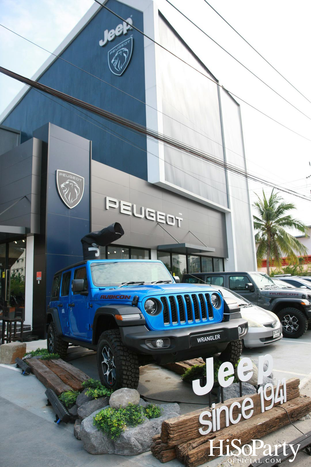 งานเปิดโชว์รูมรถยนต์จี๊ป และเปอร์โยต์ สาขาวงเวียนพระราม 5-ราชพฤกษ์