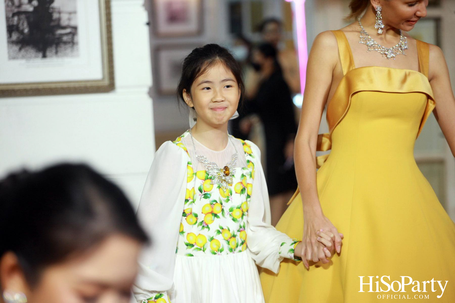 EVENING GOWN WITH DIAMOND ON THE RED CARPET