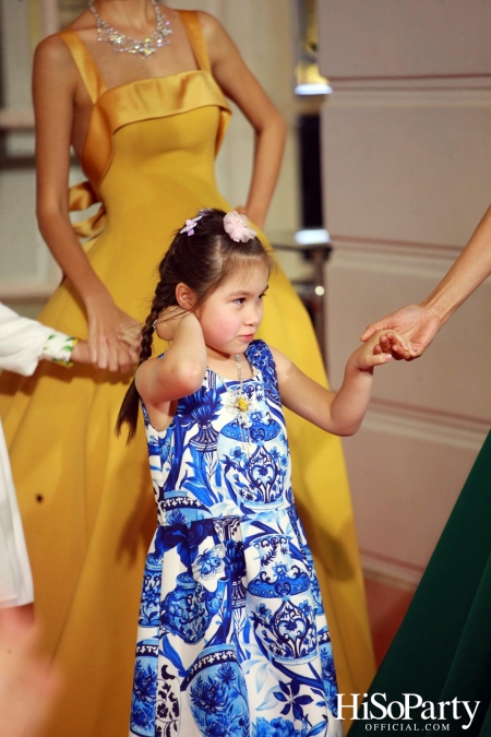 EVENING GOWN WITH DIAMOND ON THE RED CARPET