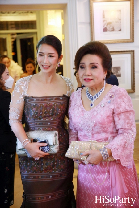 EVENING GOWN WITH DIAMOND ON THE RED CARPET