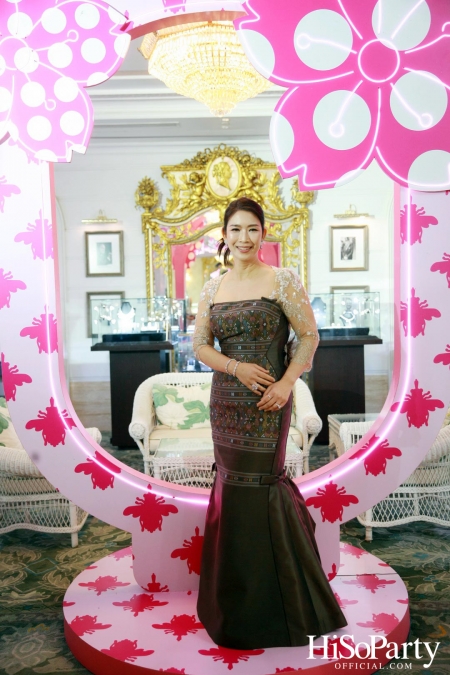 EVENING GOWN WITH DIAMOND ON THE RED CARPET