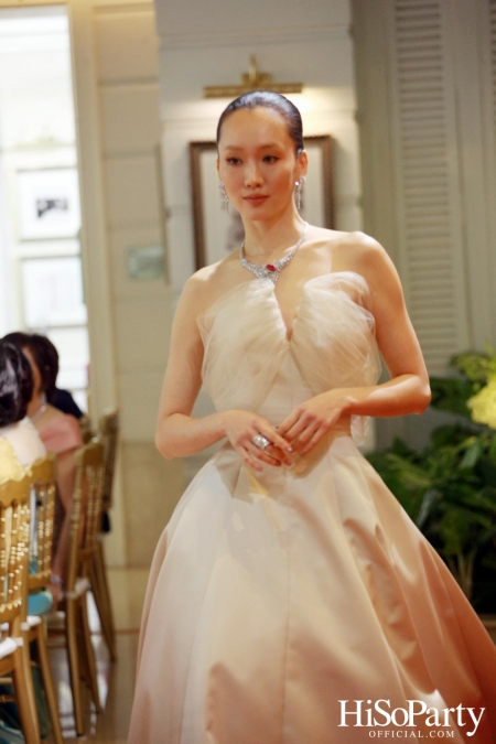 EVENING GOWN WITH DIAMOND ON THE RED CARPET