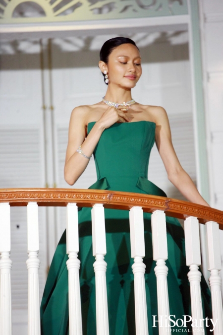 EVENING GOWN WITH DIAMOND ON THE RED CARPET