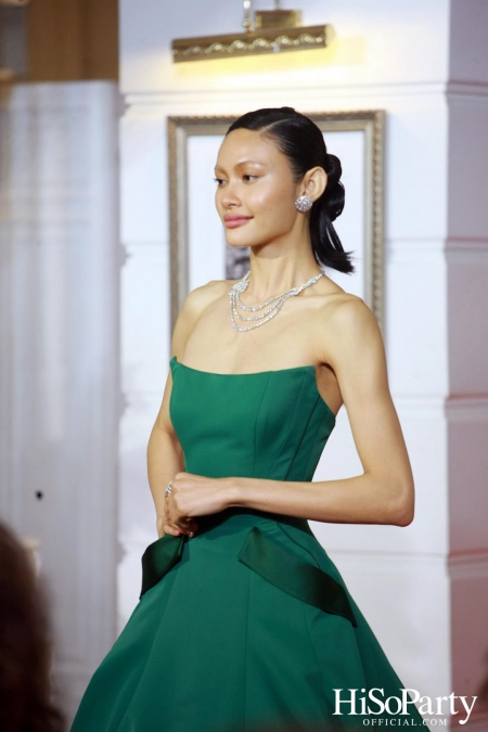 EVENING GOWN WITH DIAMOND ON THE RED CARPET