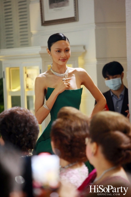 EVENING GOWN WITH DIAMOND ON THE RED CARPET