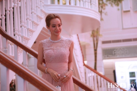 EVENING GOWN WITH DIAMOND ON THE RED CARPET