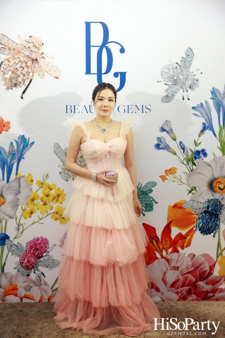 EVENING GOWN WITH DIAMOND ON THE RED CARPET