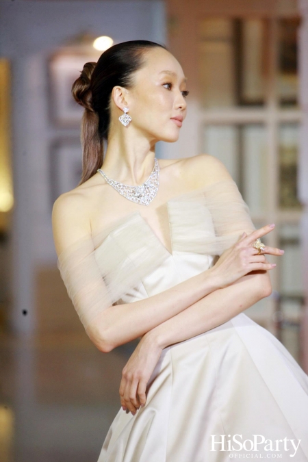 EVENING GOWN WITH DIAMOND ON THE RED CARPET