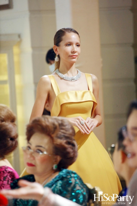 EVENING GOWN WITH DIAMOND ON THE RED CARPET