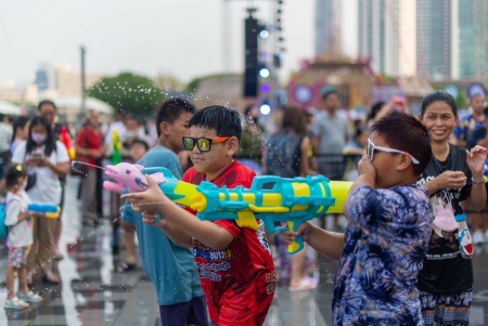 ชุ่มฉ่ำกับมหาสงกรานต์ริมเจ้าพระยาในงาน ‘THE ICONIC SONGKRAN FESTIVAL 2023 ไอคอนสยาม มหัศจรรย์เจ้าพระยามหาสงกรานต์ ๒๕๖๖’