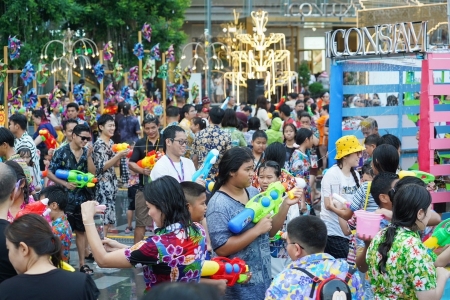 ชุ่มฉ่ำกับมหาสงกรานต์ริมเจ้าพระยาในงาน ‘THE ICONIC SONGKRAN FESTIVAL 2023 ไอคอนสยาม มหัศจรรย์เจ้าพระยามหาสงกรานต์ ๒๕๖๖’