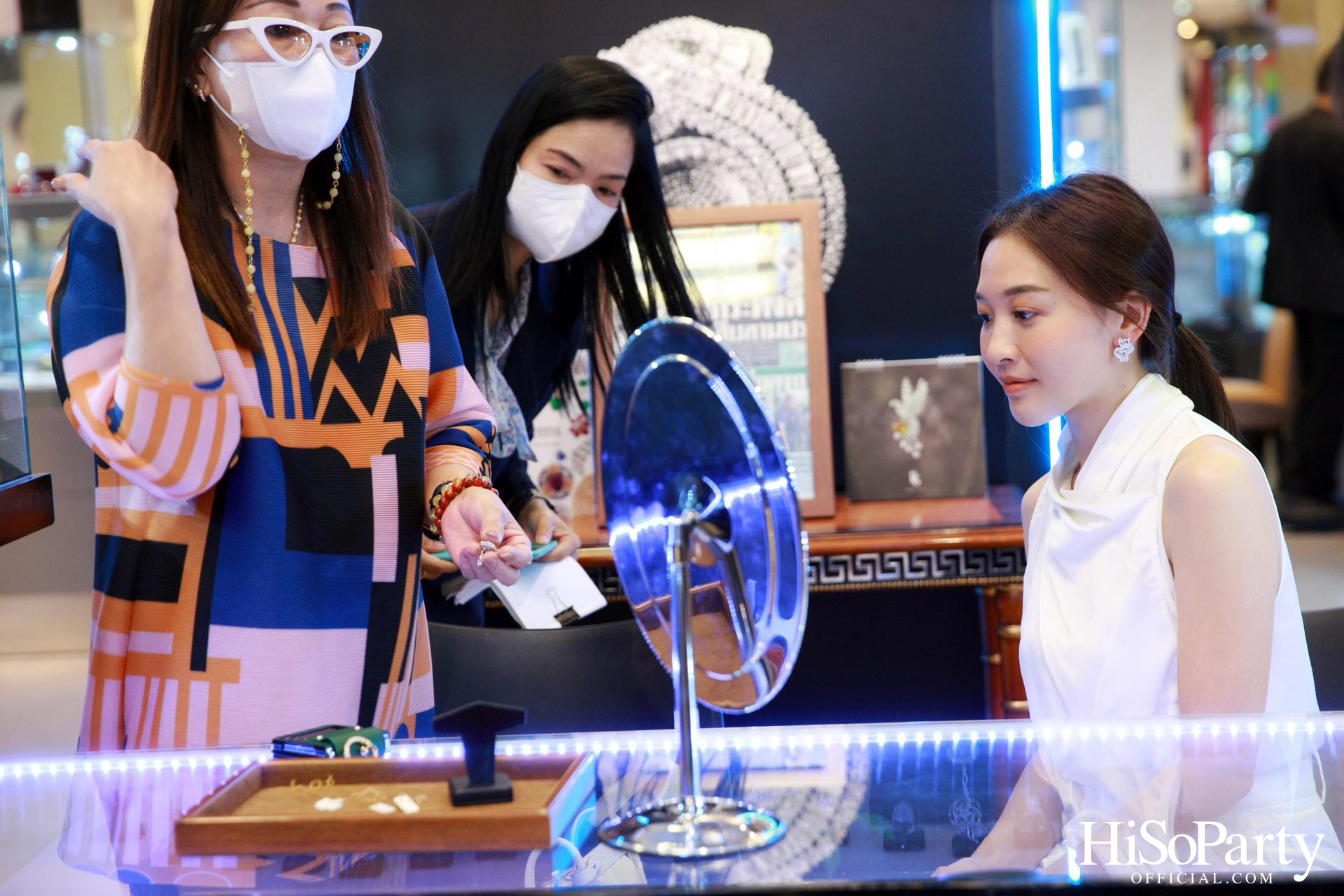 Leading Women Lunch to Help Refugees