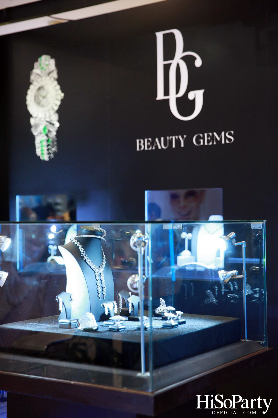 Leading Women Lunch to Help Refugees