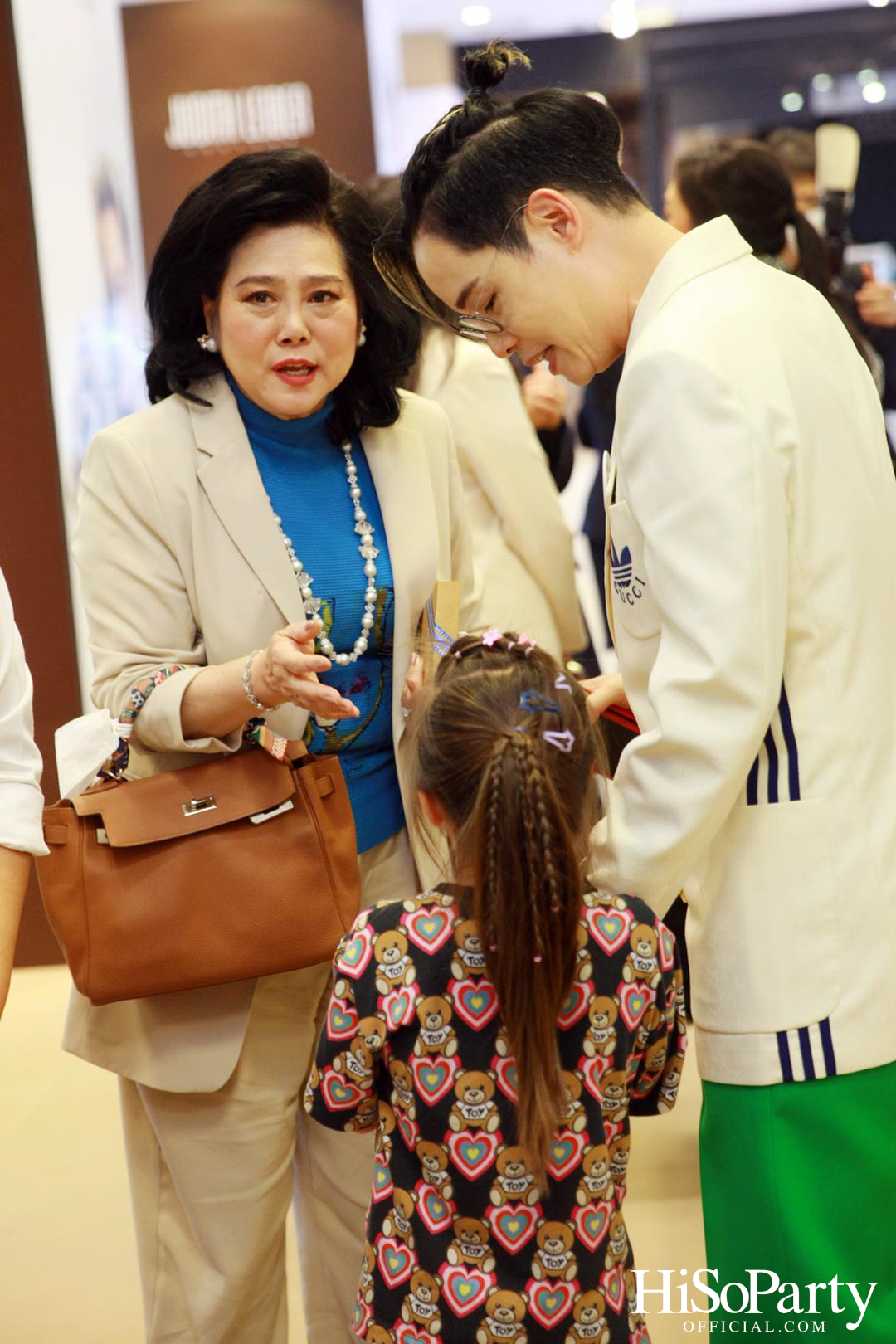 Leading Women Lunch to Help Refugees