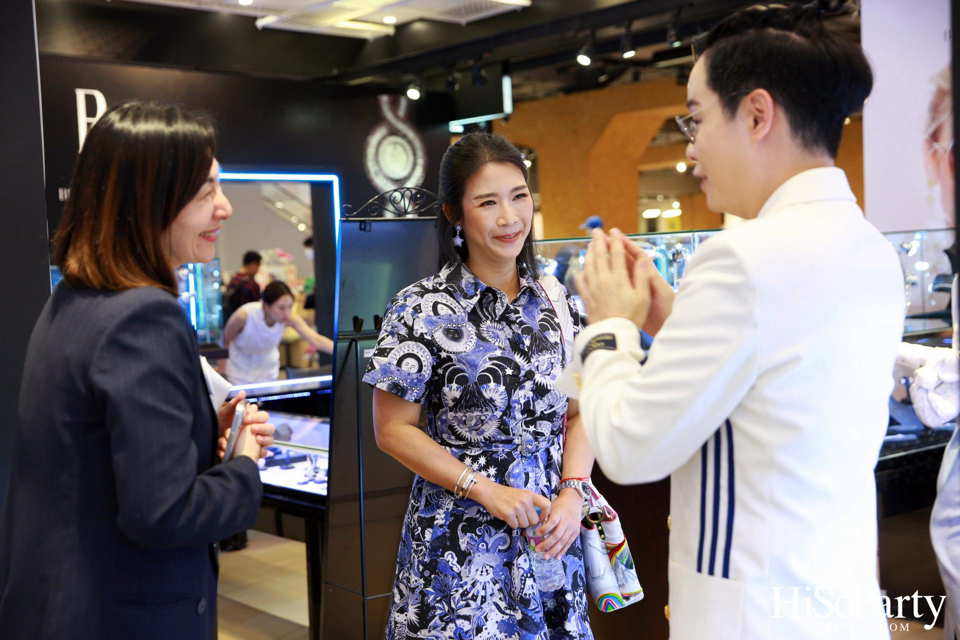 Leading Women Lunch to Help Refugees