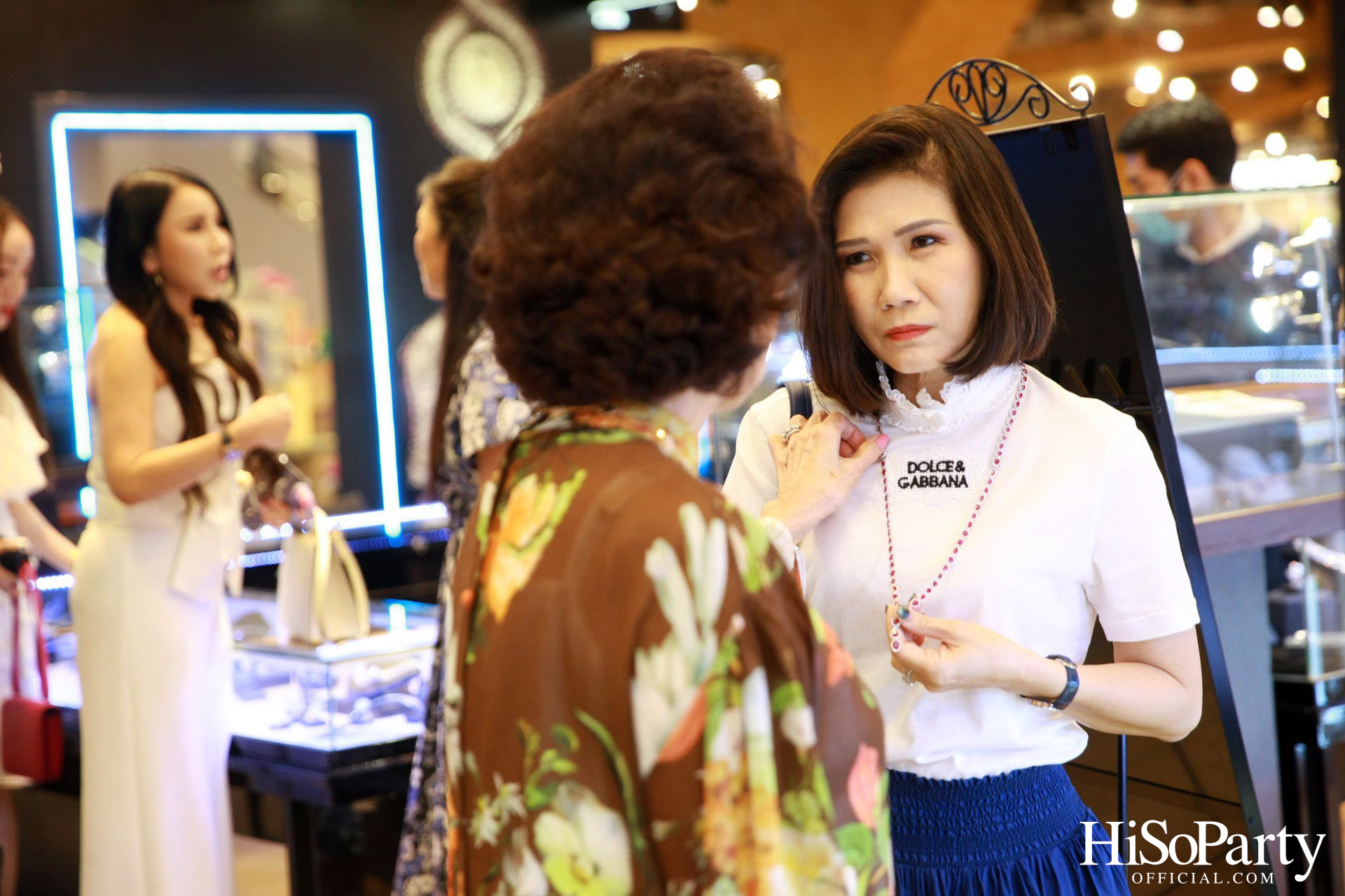 Leading Women Lunch to Help Refugees