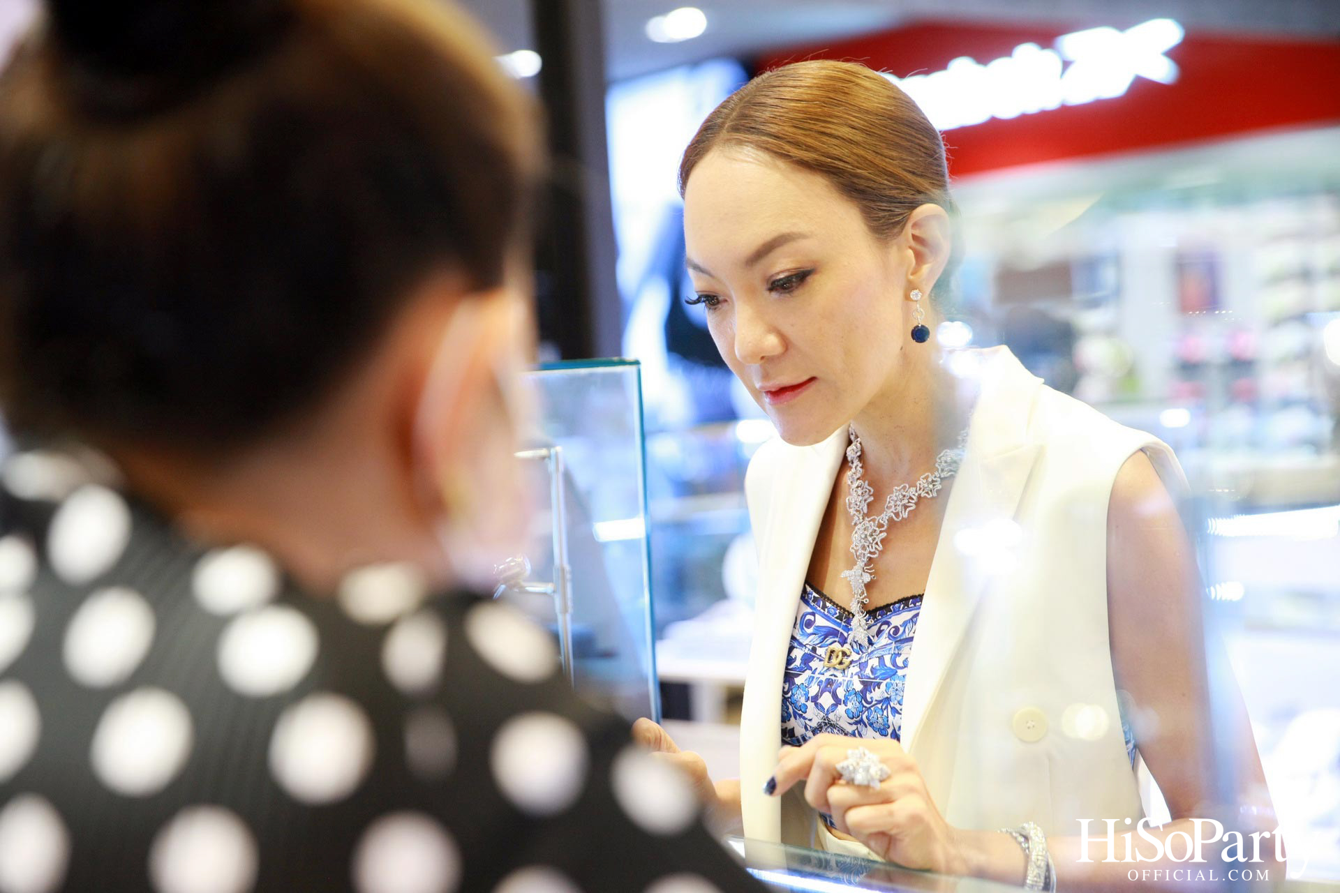 Leading Women Lunch to Help Refugees