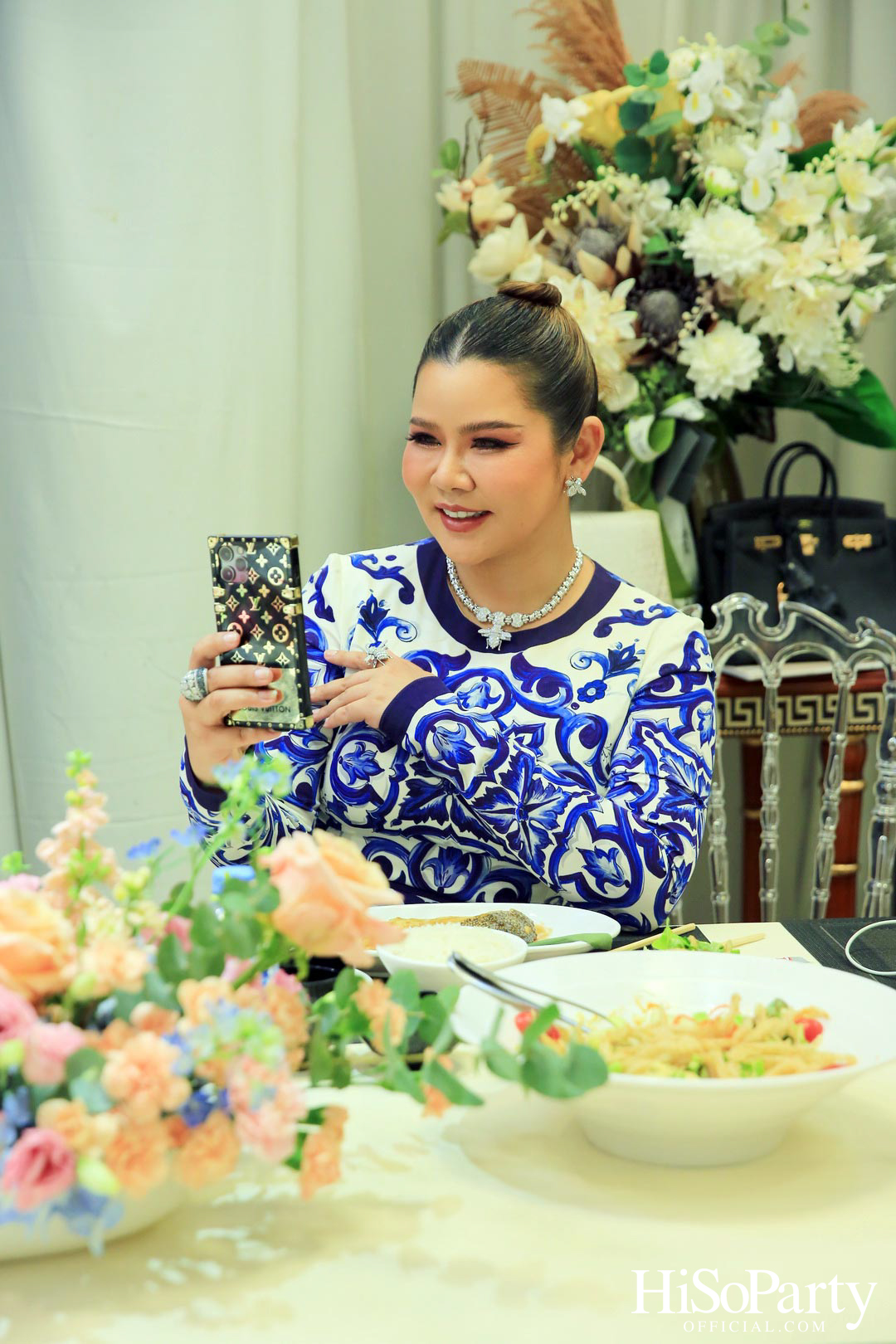 Leading Women Lunch to Help Refugees