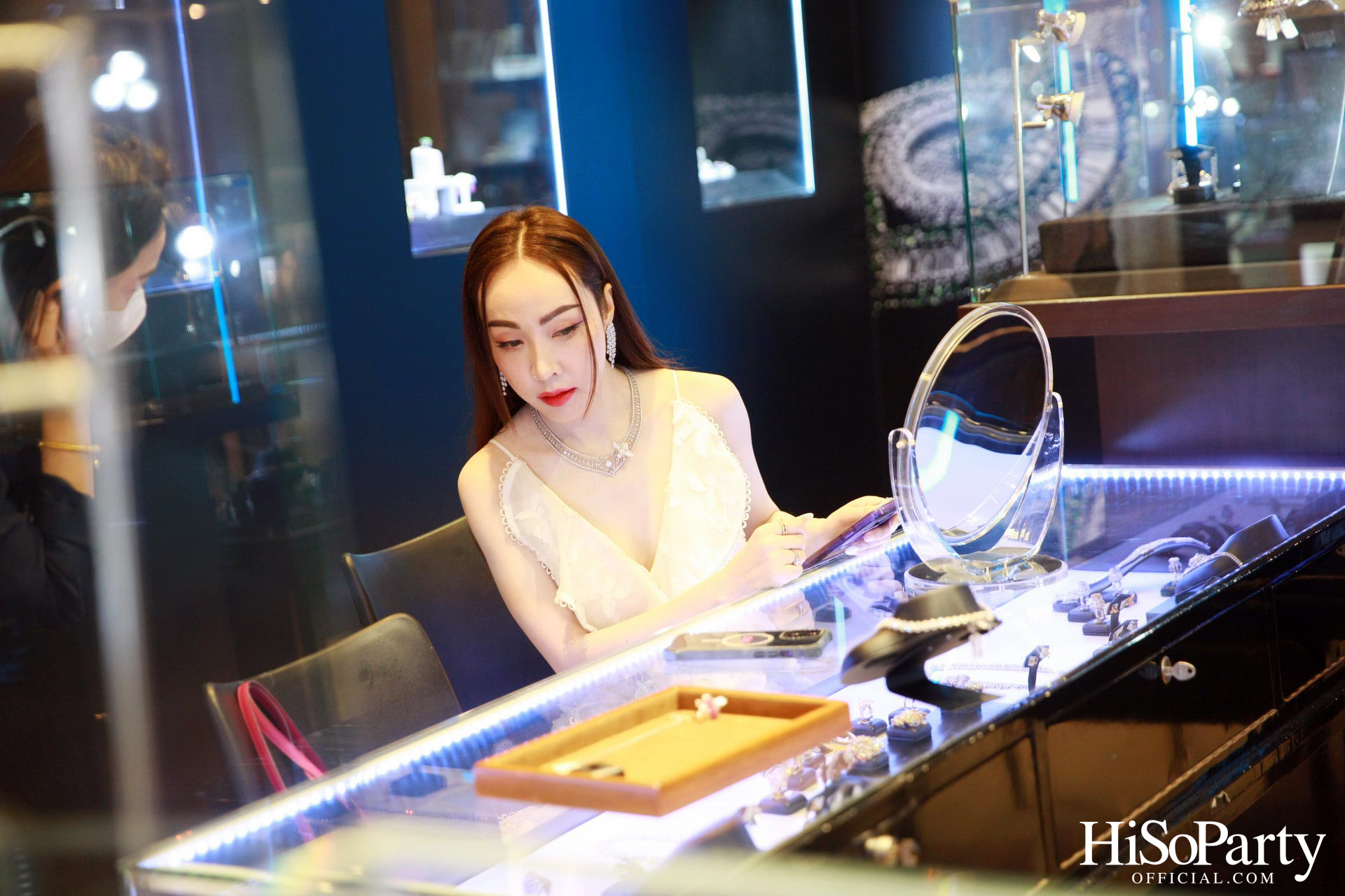 Leading Women Lunch to Help Refugees