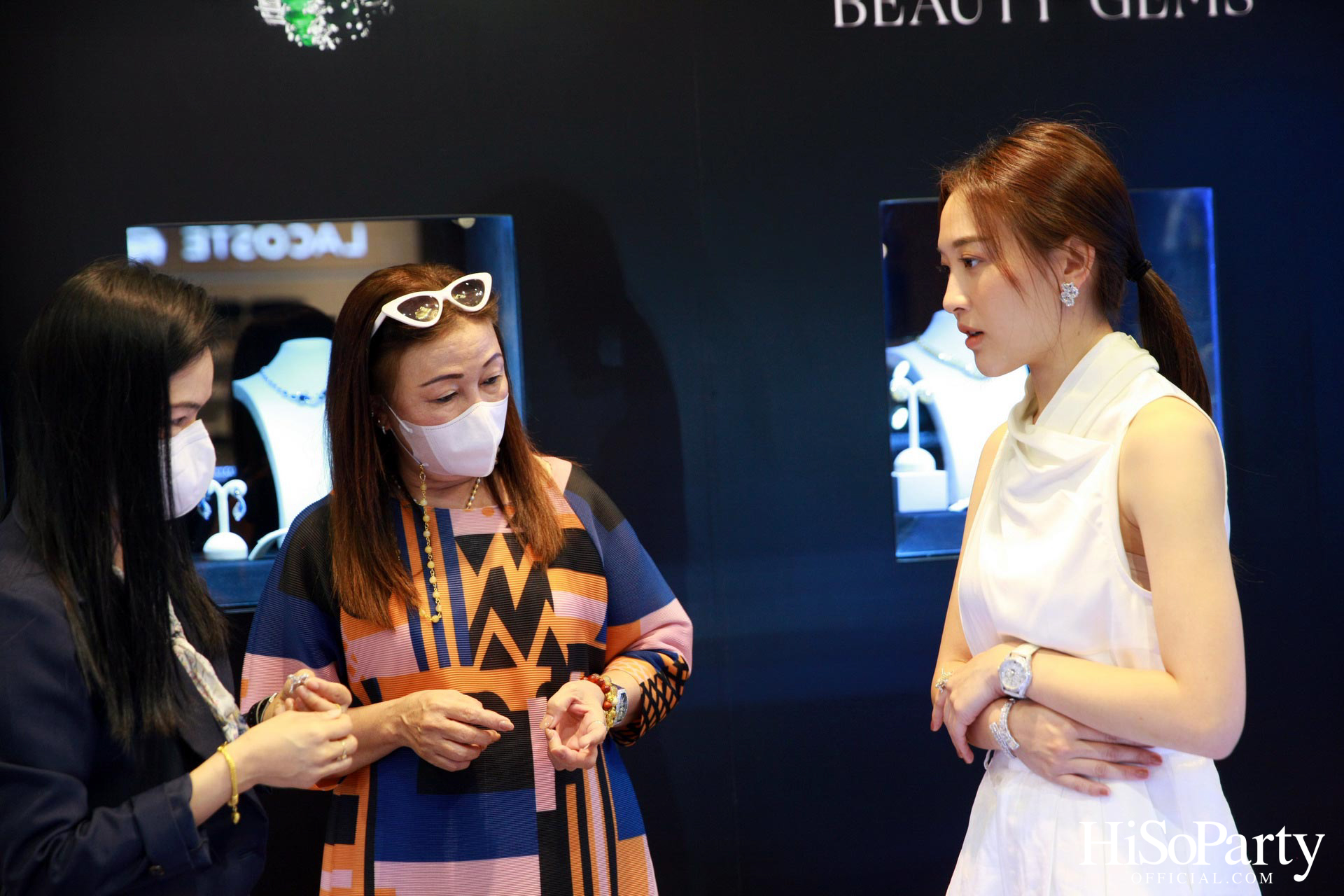 Leading Women Lunch to Help Refugees