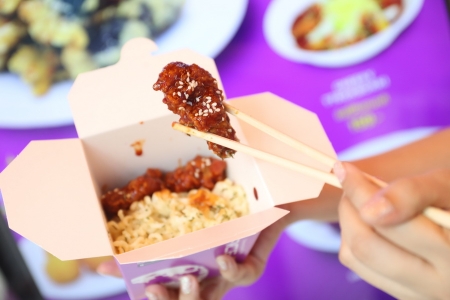 ไม่ลองไม่ได้แล้วกับ ‘SPACE ZOO’ ร้านไก่ทอดเกาหลีสูตรลับของจักรวาล