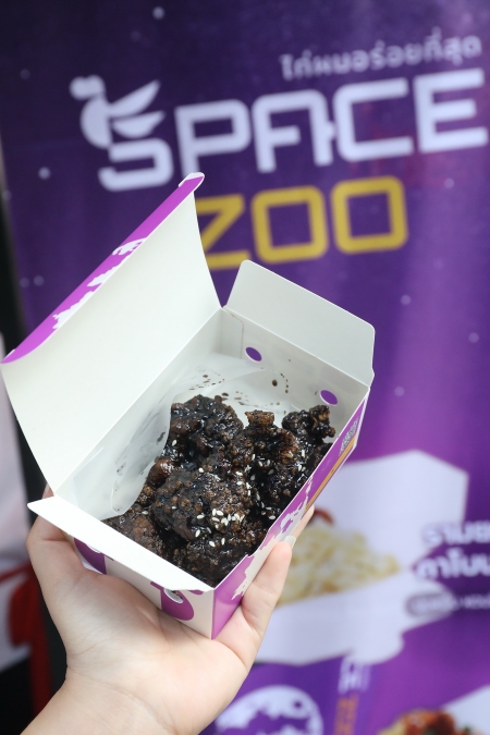 ไม่ลองไม่ได้แล้วกับ ‘SPACE ZOO’ ร้านไก่ทอดเกาหลีสูตรลับของจักรวาล