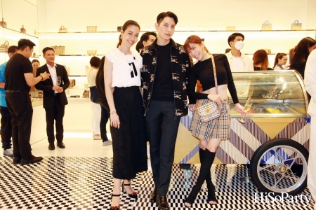 A BURBERRY SUMMER POP-UP 