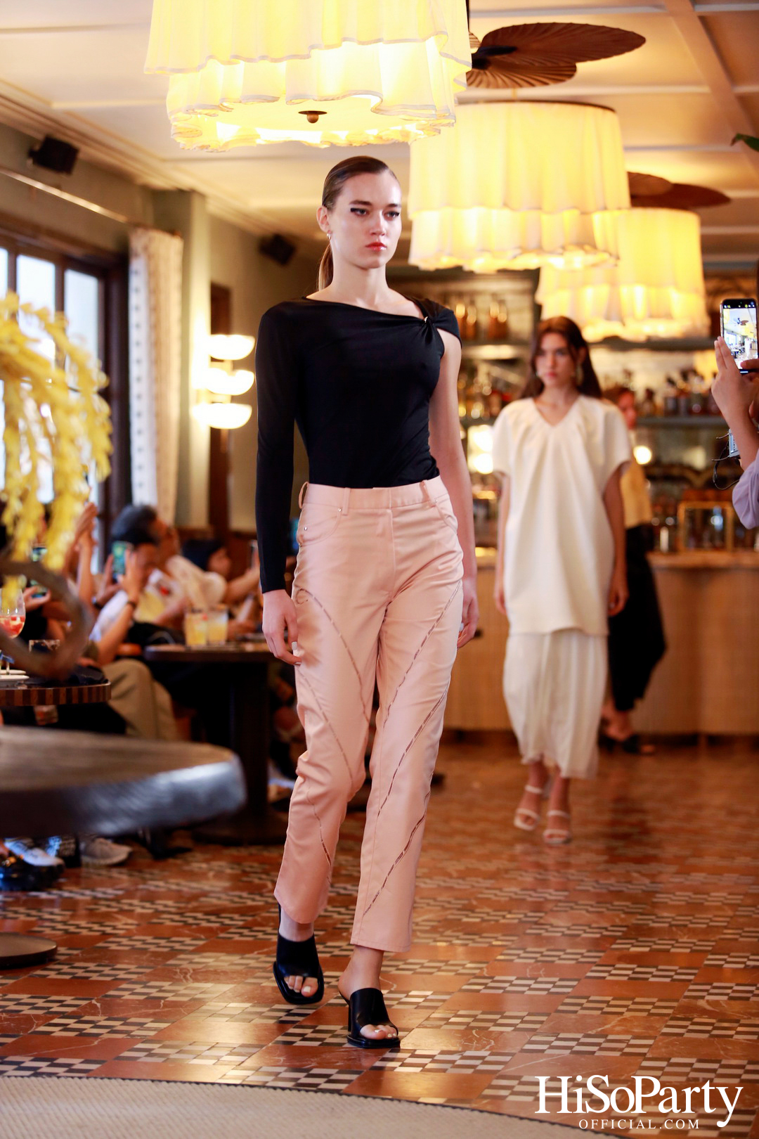 ARCHIVE026 จัดงานเปิดตัวคอลเลกชั่น PRE FALL 2023 ‘DARKNESS IN THE DAWN’