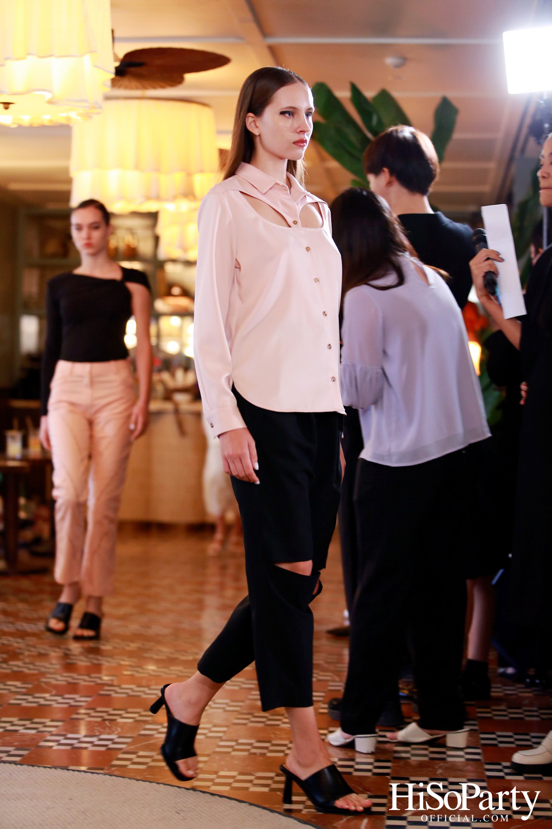 ARCHIVE026 จัดงานเปิดตัวคอลเลกชั่น PRE FALL 2023 ‘DARKNESS IN THE DAWN’