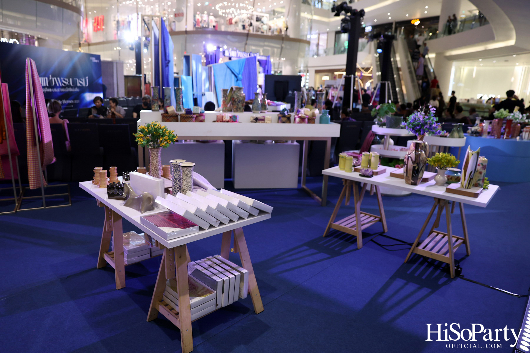 พิธีเปิดงาน ‘แสงแห่งพระบารมี สดุดีพระบรมราชชนนีศรีแผ่นดิน’ ที่จัดขึ้นระหว่างวันที่ 8-14 ส.ค. ณ ไอคอนสยาม