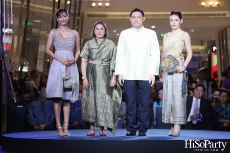 พิธีเปิดงาน ‘แสงแห่งพระบารมี สดุดีพระบรมราชชนนีศรีแผ่นดิน’ ที่จัดขึ้นระหว่างวันที่ 8-14 ส.ค. ณ ไอคอนสยาม