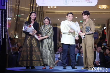 พิธีเปิดงาน ‘แสงแห่งพระบารมี สดุดีพระบรมราชชนนีศรีแผ่นดิน’ ที่จัดขึ้นระหว่างวันที่ 8-14 ส.ค. ณ ไอคอนสยาม