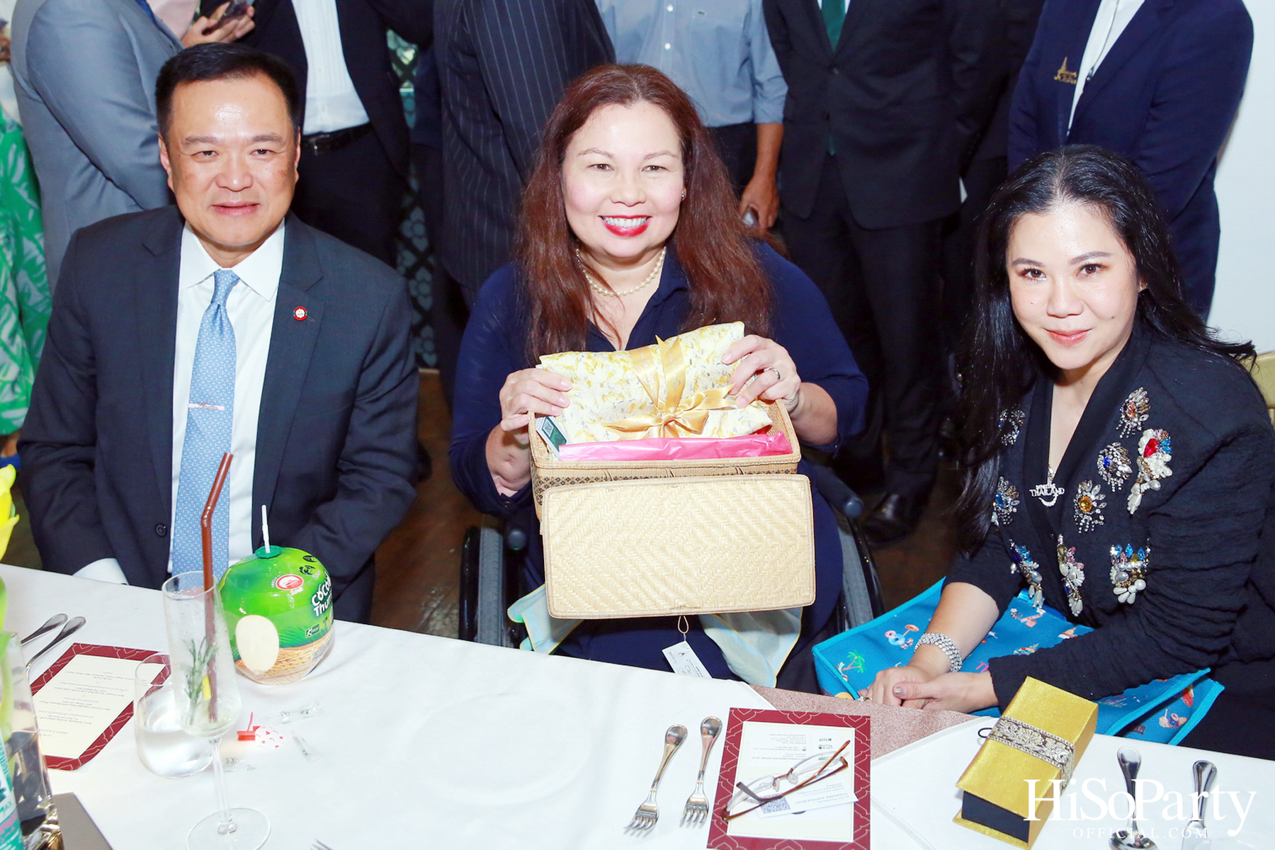 งานเลี้ยงต้อนรับ แทมมี่ ดักเวิร์ธ สมาชิกวุฒิสภารัฐอิลลินอยส์ สหรัฐอเมริกา มาเยือนไทยอย่างอบอุ่นด้วยเมนูอาหารไทยสุดวิจิตรตำรับรอยัล โอชา