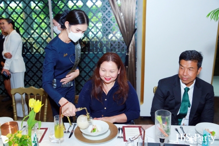 งานเลี้ยงต้อนรับ ‘คุณแทมมี่ ดักเวิร์ธ’ สมาชิกวุฒิสภารัฐอิลลินอยส์ สหรัฐอเมริกา มาเยือนไทยอย่างอบอุ่นด้วยเมนูอาหารไทยสุดวิจิตรตำรับรอยัล โอชา
