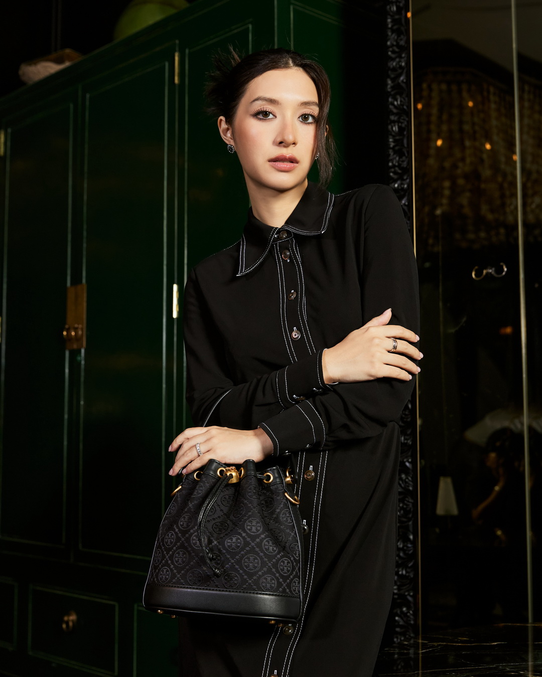 TORY BURCH ตอกย้ำความสำเร็จของกระเป๋ารุ่น T MONOGRAM ด้วยการเปิดตัวสีใหม่ ผ่านแคมเปญแฟชั่นเซ็ตกับหลากหลายคนดัง