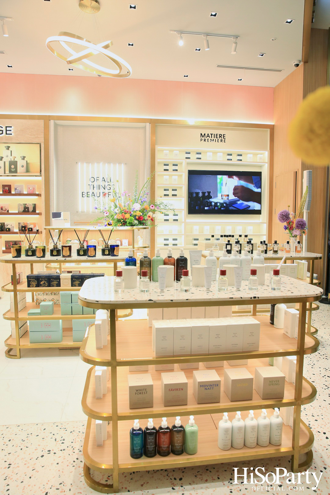 งานเปิดตัว escentials บูทีคสุดหรูที่รวบรวมสุดยอดแบรนด์น้ำหอมและเครื่องหอมชื่อดังจากทั่วทุกมุมโลก