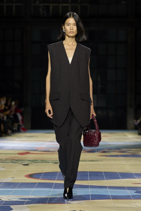 BOTTEGA VENETA SUMMER 24 SHOW