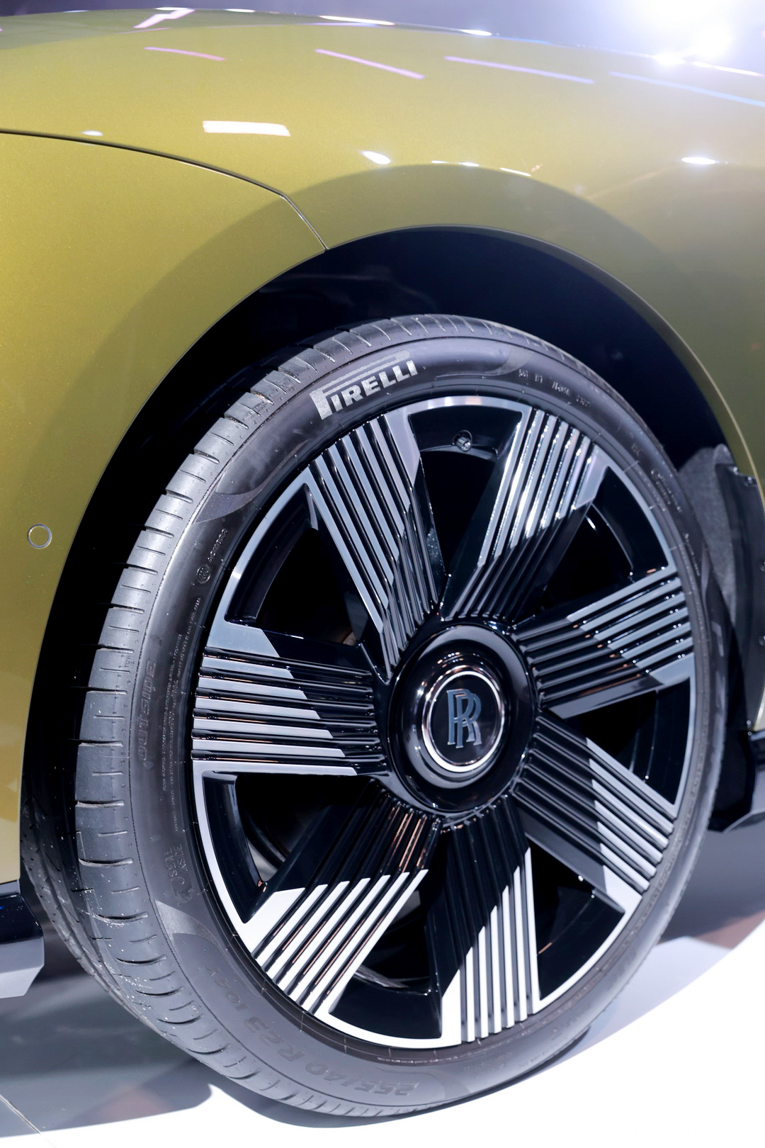 งานแถลงข่าวเปิดตัว ‘Spectre’ รถไฟฟ้ารุ่นแรกในประวัติศาสตร์ของ Rolls-Royce