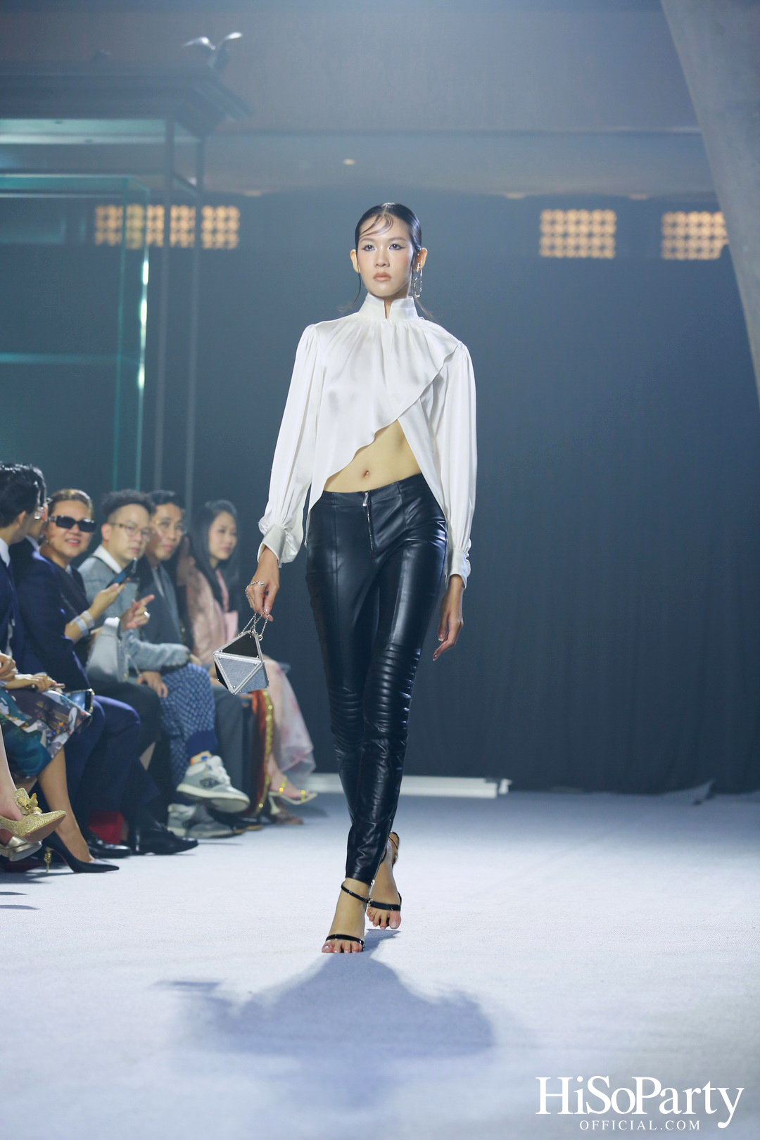 งานแสดงแฟชั่นโชว์ Autumn/Winter 2023-2024 แบรนด์ SIRIVANNAVARI ในสมเด็จพระเจ้าลูกเธอ เจ้าฟ้าสิริวัณณวรี นารีรัตนราชกัญญา