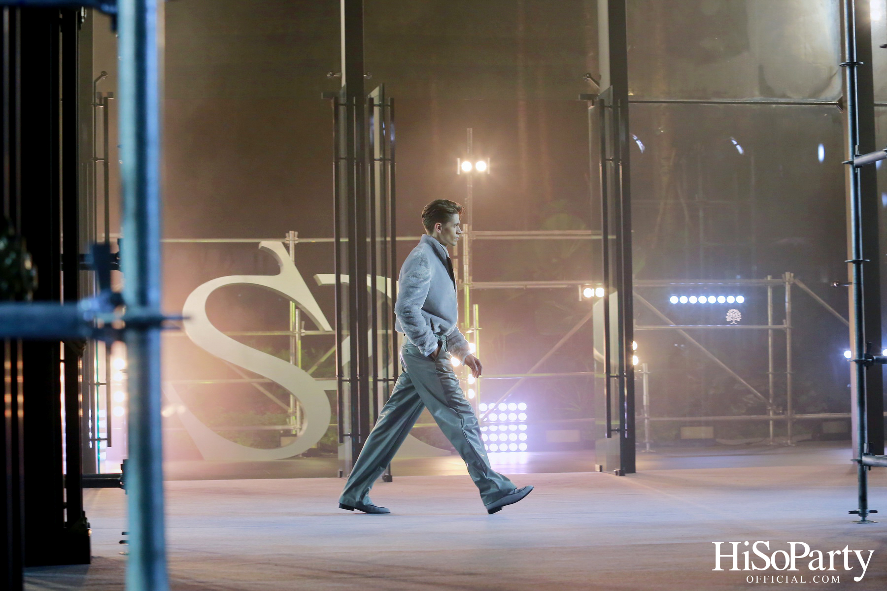 งานแสดงแฟชั่นโชว์ Autumn/Winter 2023-2024 แบรนด์ SIRIVANNAVARI ในสมเด็จพระเจ้าลูกเธอ เจ้าฟ้าสิริวัณณวรี นารีรัตนราชกัญญา